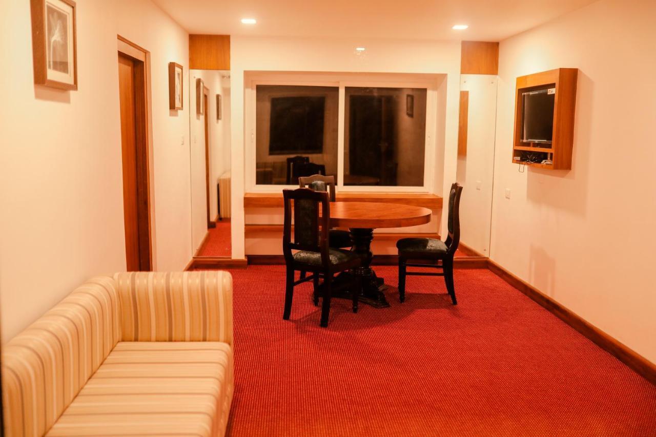 Mpsroyalsuites Perintalmanna Extérieur photo