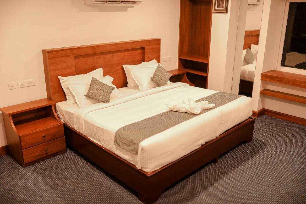 Mpsroyalsuites Perintalmanna Extérieur photo