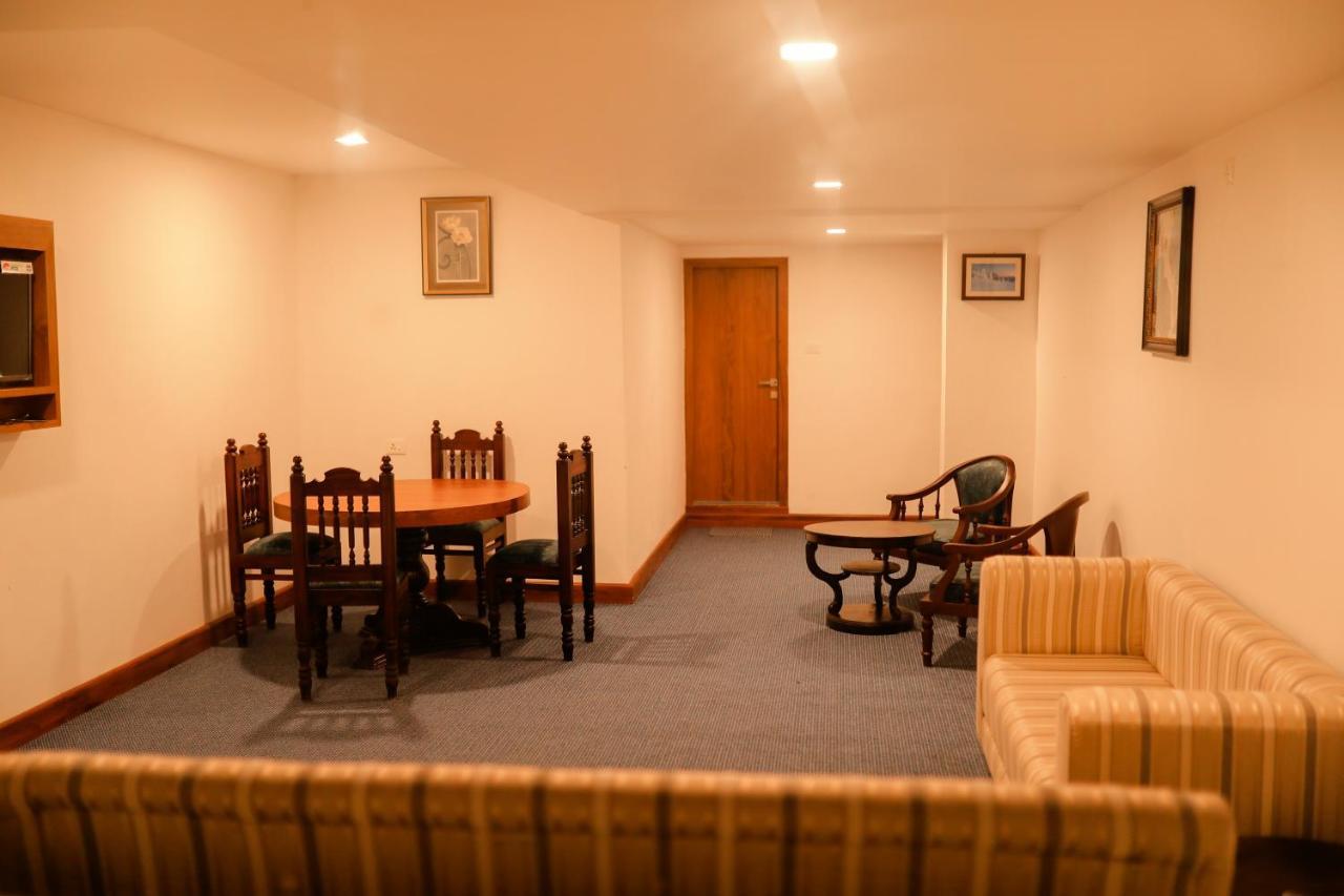 Mpsroyalsuites Perintalmanna Extérieur photo