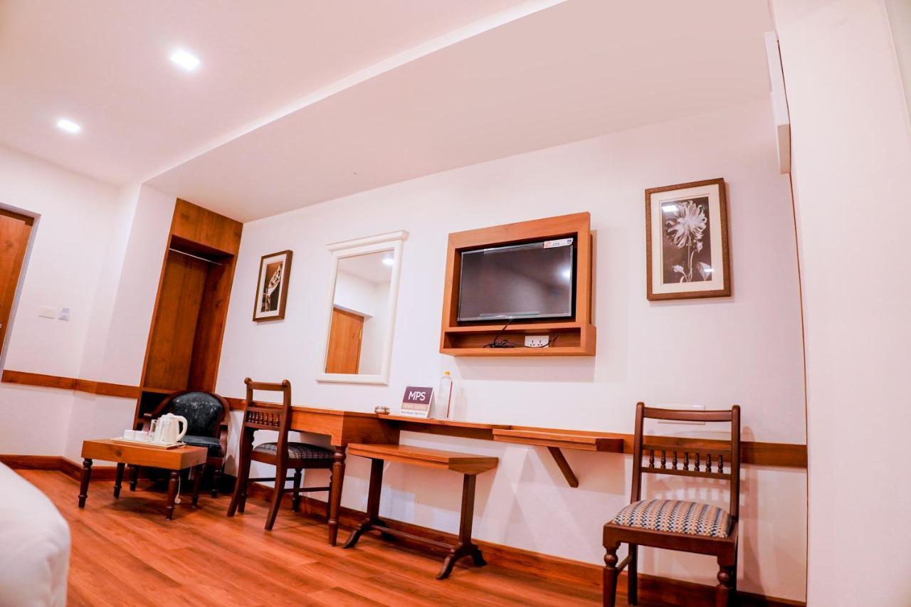 Mpsroyalsuites Perintalmanna Extérieur photo
