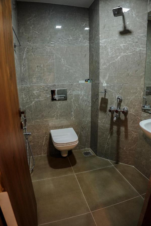 Mpsroyalsuites Perintalmanna Extérieur photo