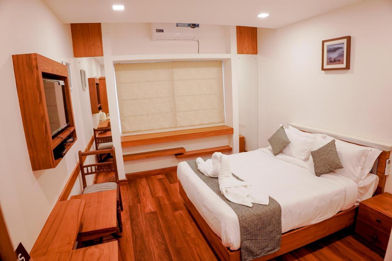 Mpsroyalsuites Perintalmanna Extérieur photo