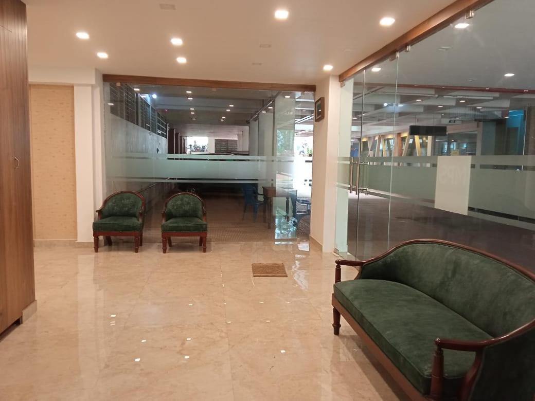 Mpsroyalsuites Perintalmanna Extérieur photo