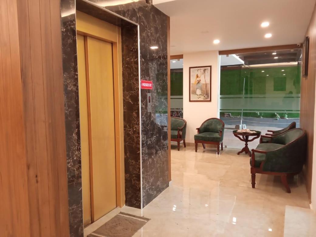 Mpsroyalsuites Perintalmanna Extérieur photo