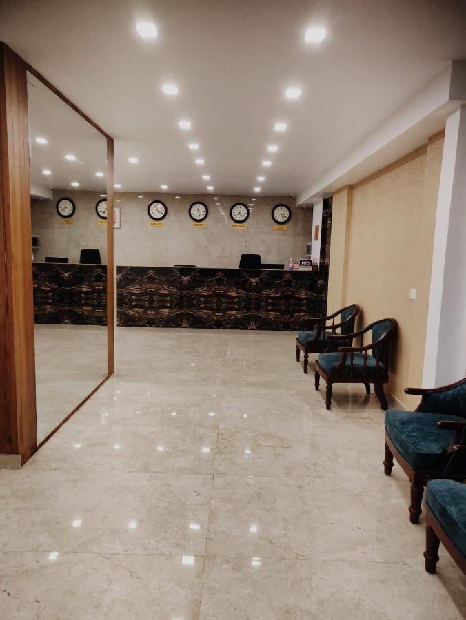 Mpsroyalsuites Perintalmanna Extérieur photo